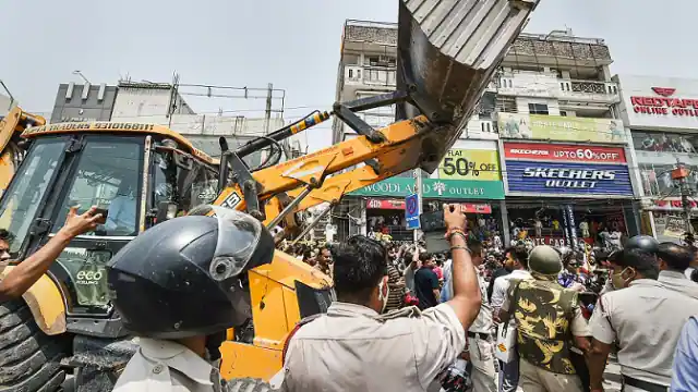 दक्षिण दिल्ली नगर निगम एक्टिव, शाहीन बाग में अवैध निर्माण पर 9 मई को बुलडोज़र चलाने का इरादा