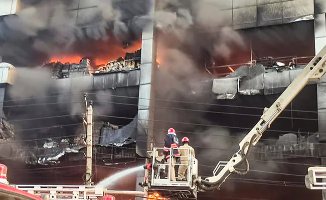 मुंडका आग : उत्तरी दिल्ली नगर निगम ने तीन अधिकारियों को सस्पेंड किया