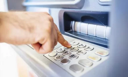 पूर्वी दिल्ली के आली गांव में चोरों ने SBI का ATM उखाड़ा